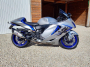 Suzuki Hayabusa avec jantes thermolaquées bleu dormant candy, vue profil droit